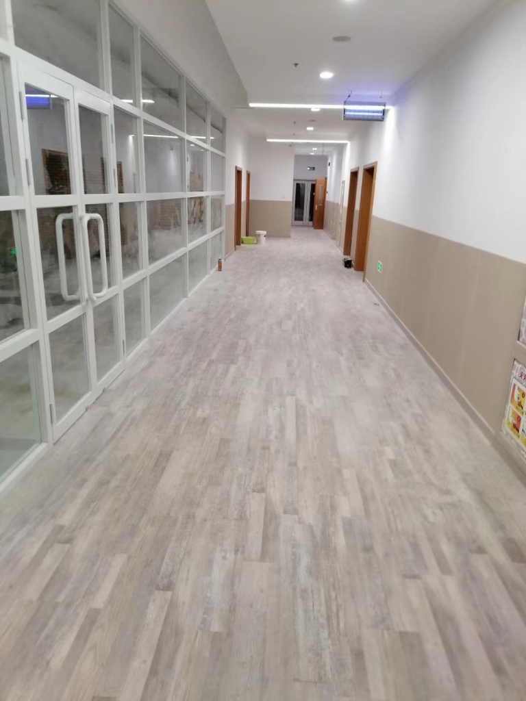 医院地板铺装材料:石晶地板，双向奔赴的选择